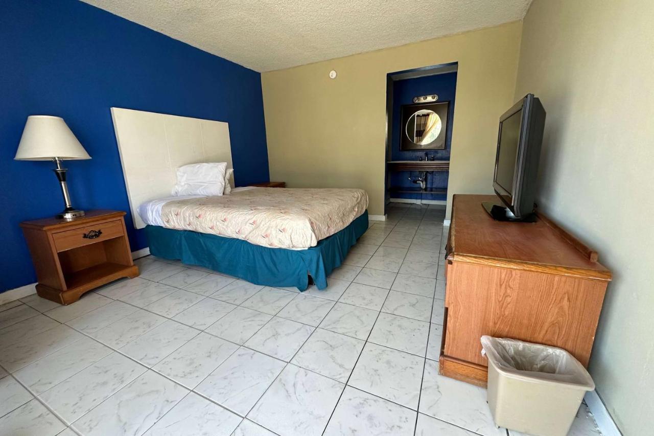 Travelodge By Wyndham Lumberton Extérieur photo